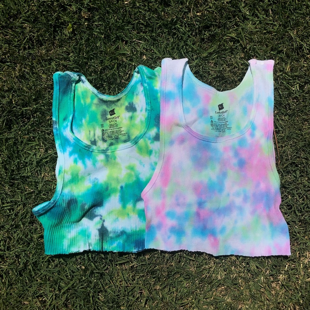 2 cropped tie dye tanks
